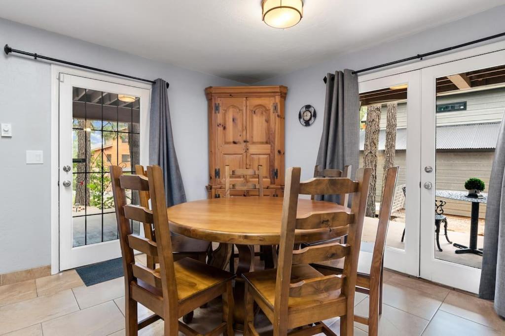 Luxury Cabin Oasis Getaway Heart Of Munds Park Extérieur photo