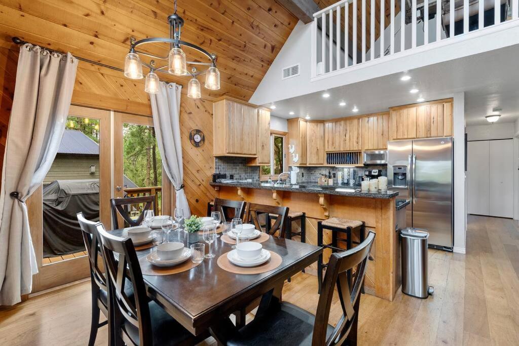Luxury Cabin Oasis Getaway Heart Of Munds Park Extérieur photo